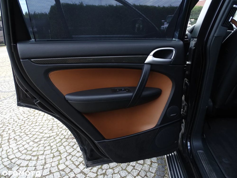 Porsche Cayenne Turbo S - 18