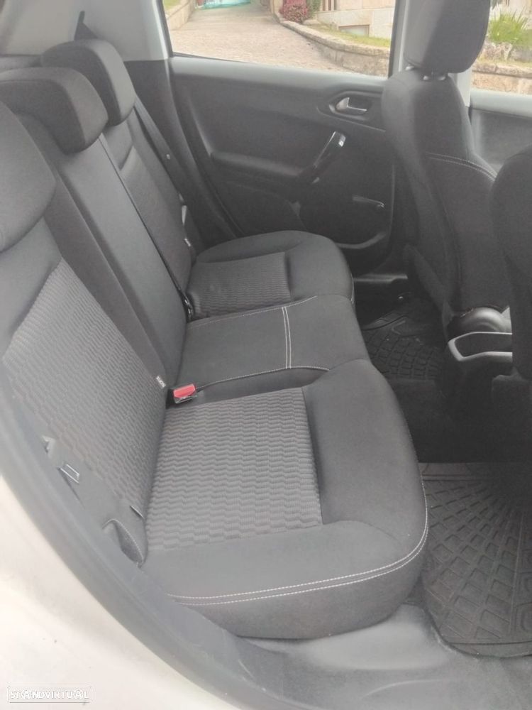 Peugeot 208 1.2 PureTech Active - 10