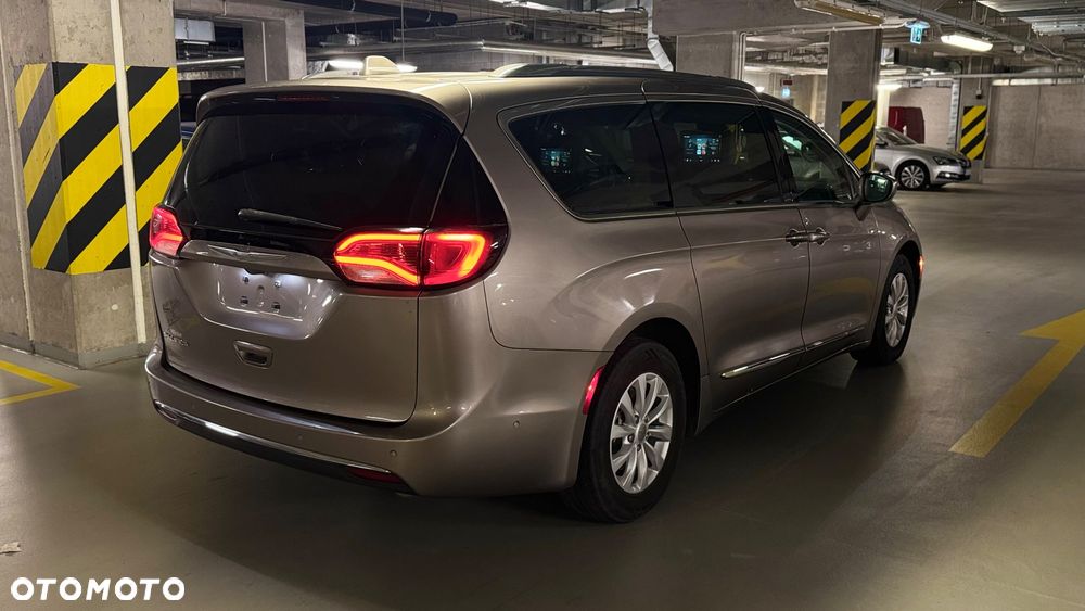 Chrysler Pacifica - 5