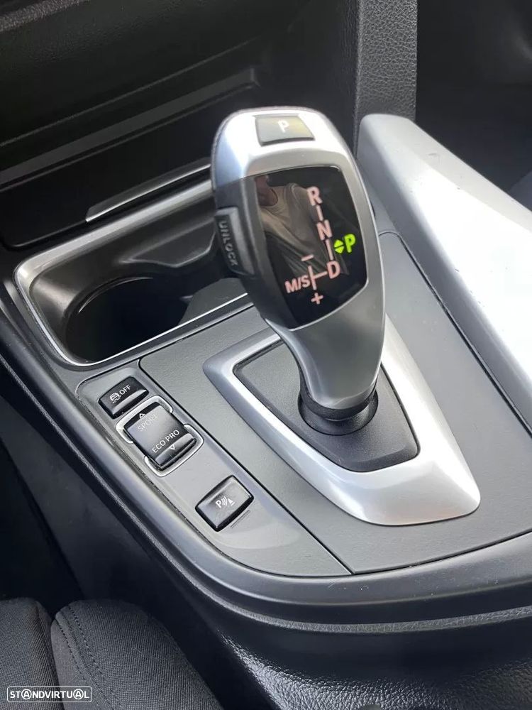 BMW 320 d Touring Aut. Sport Line - 38