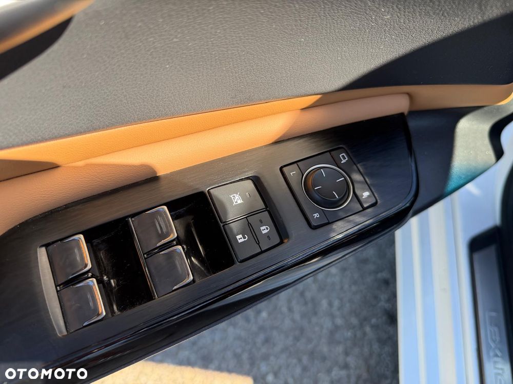 Lexus ES 300h Business Edition - 26