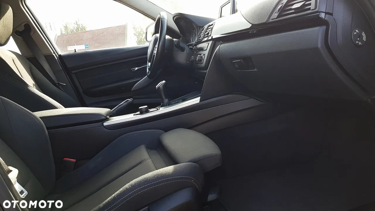 BMW Seria 3 320d Sport Line - 17