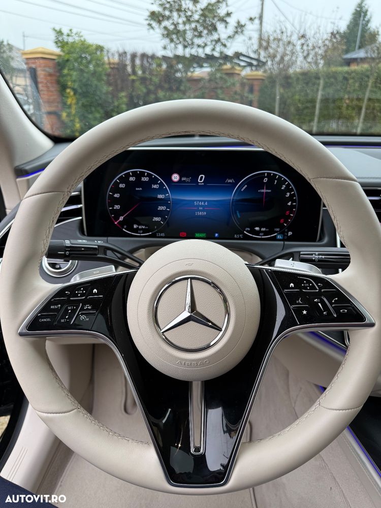 Mercedes-Benz E 300 de Aut. - 8