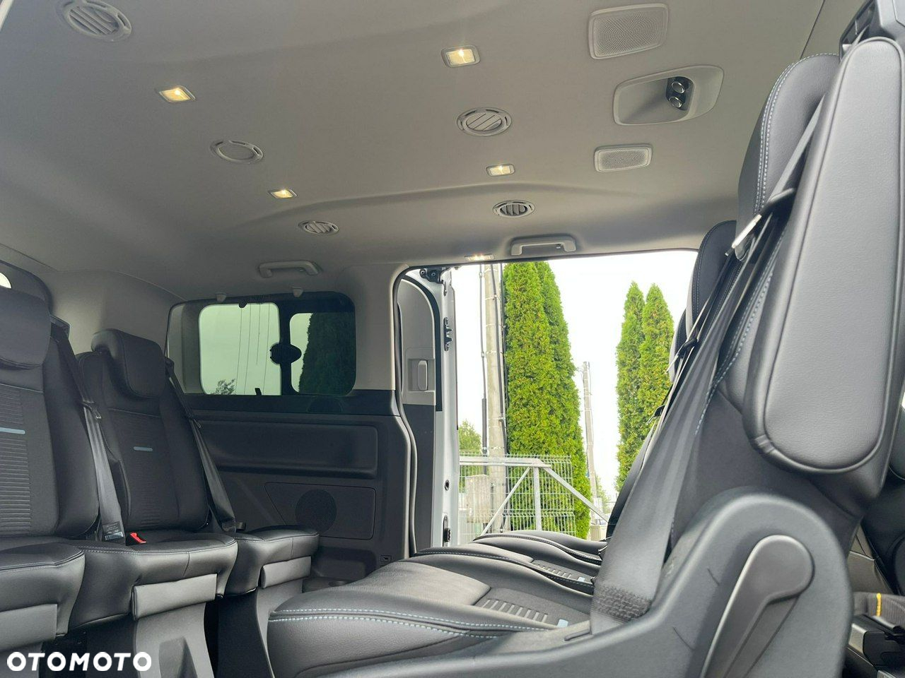 Ford Tourneo Custom - 15