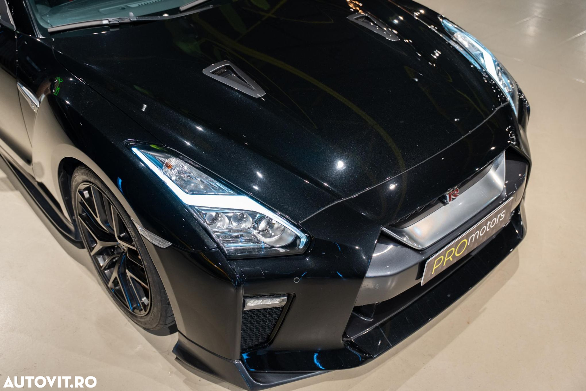 Nissan GT-R - 5