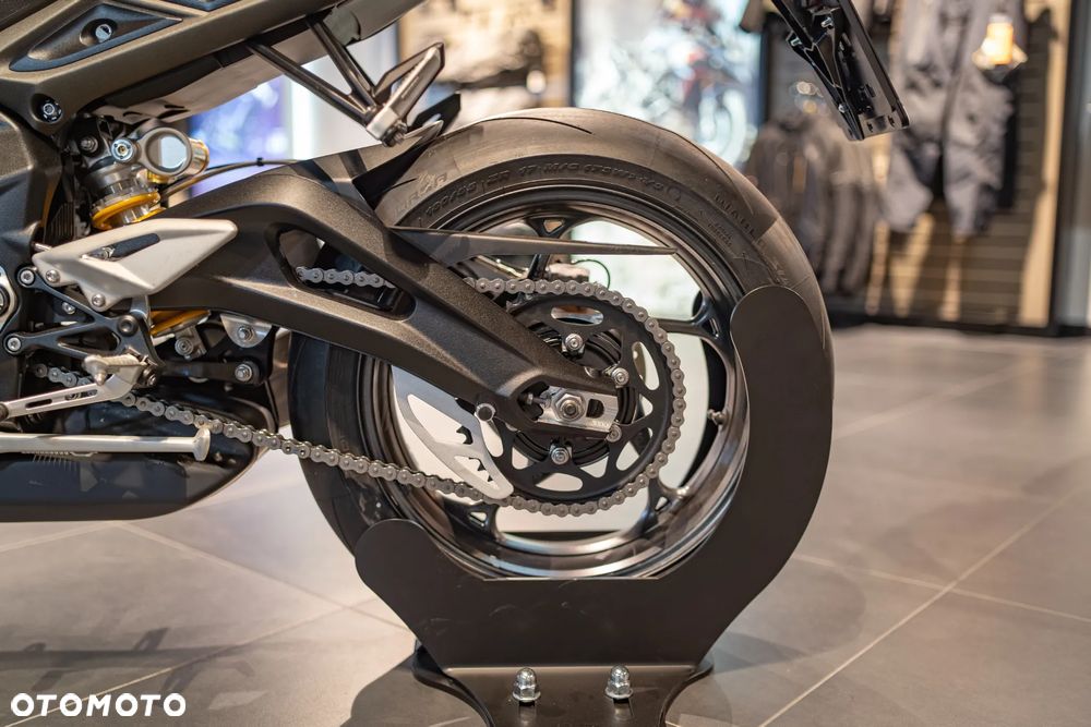 Triumph Street Triple - 8