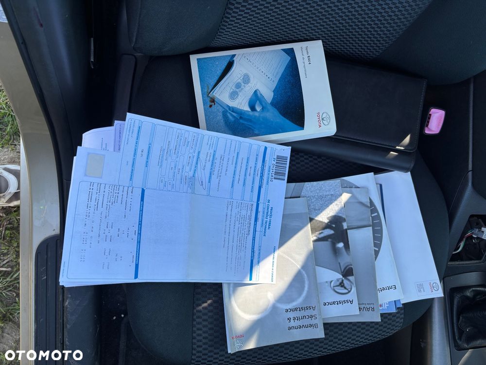 Toyota RAV4 2.2 D-4D 4x4 - 12