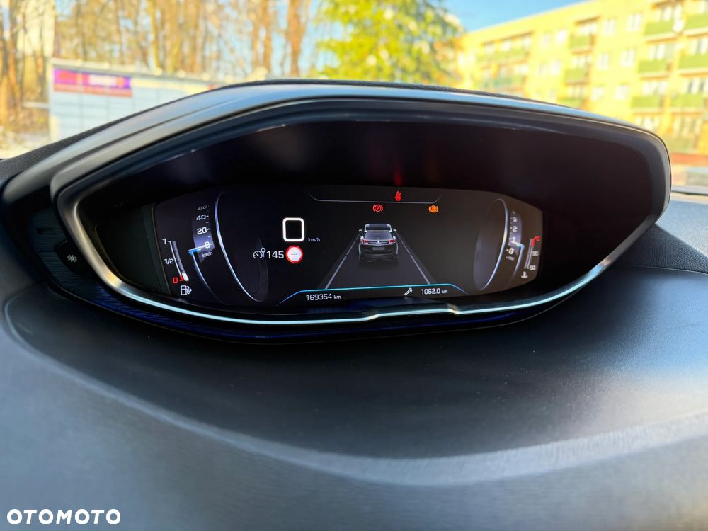 Peugeot 3008 PureTech 130 Stop & Start GPF Allure Business-Paket - 38