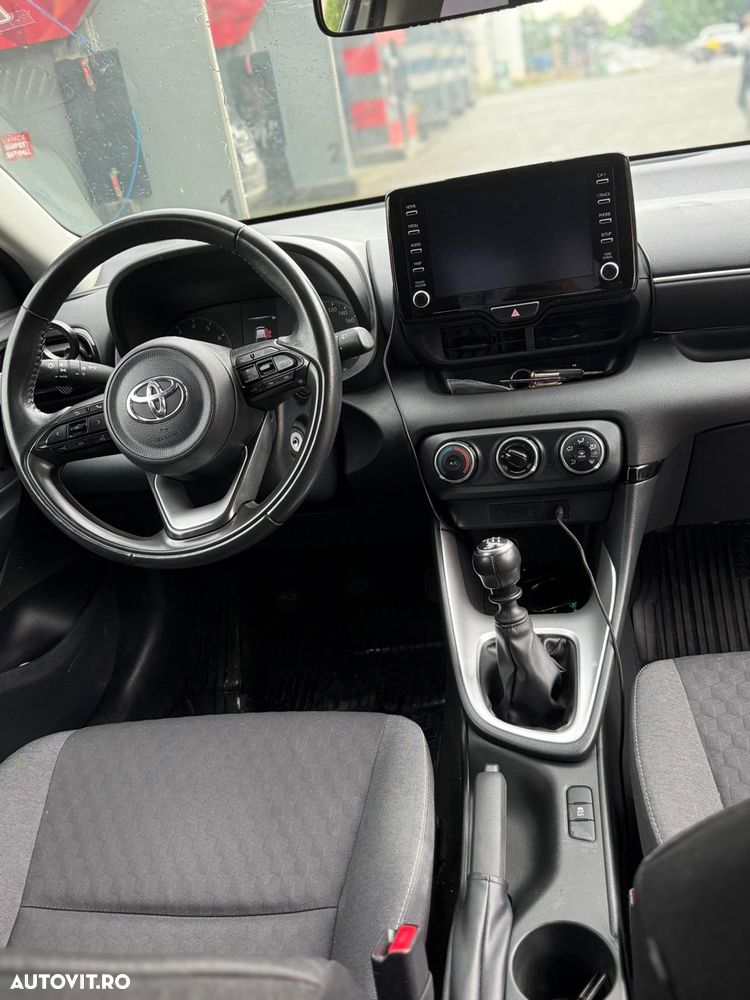 Toyota Yaris 1.5 L Active - 13