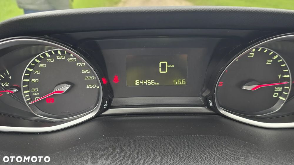 Peugeot 308 1.6 BlueHDi Allure S&S - 30