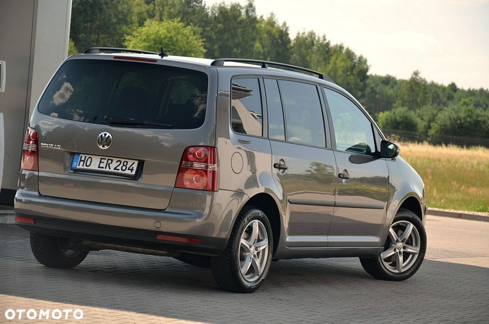 Volkswagen Touran - 11