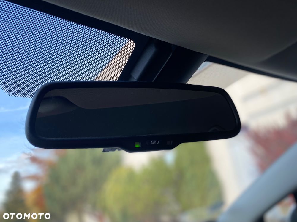 Toyota Avensis 1.8 Sol plus NAVI - 24