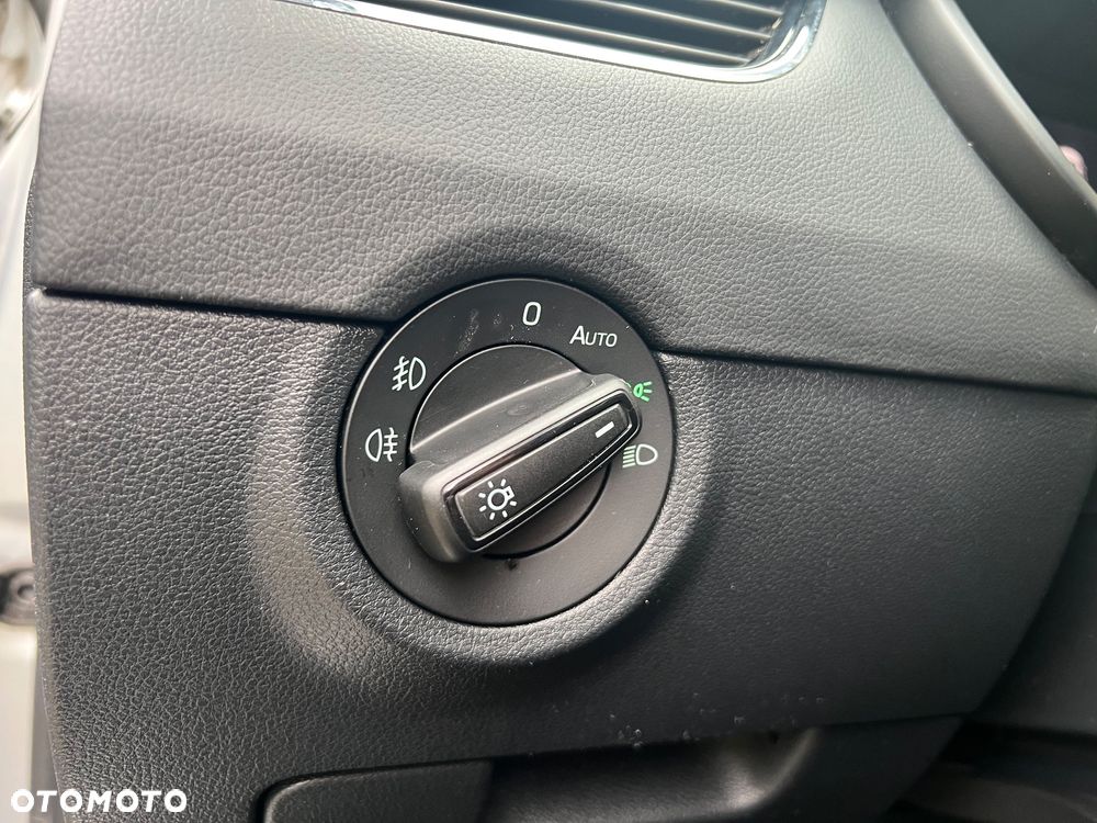 Skoda Octavia 1.6 TDI DSG Ambition - 25