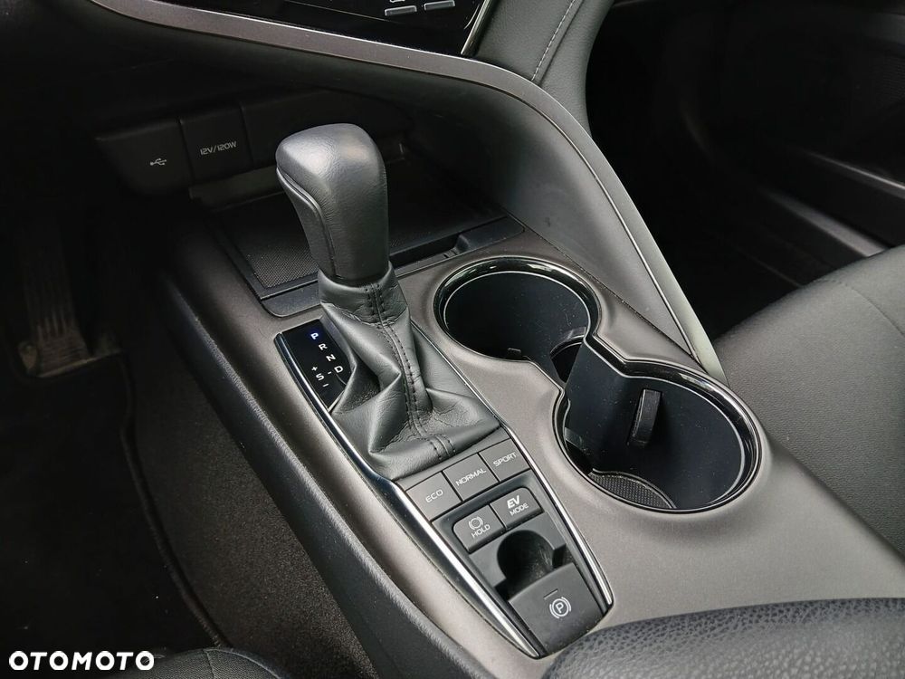 Toyota Camry 2.5 Hybrid Comfort CVT - 22