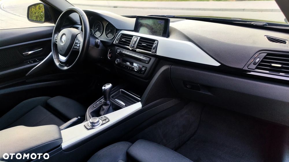 BMW Seria 3 320d - 29
