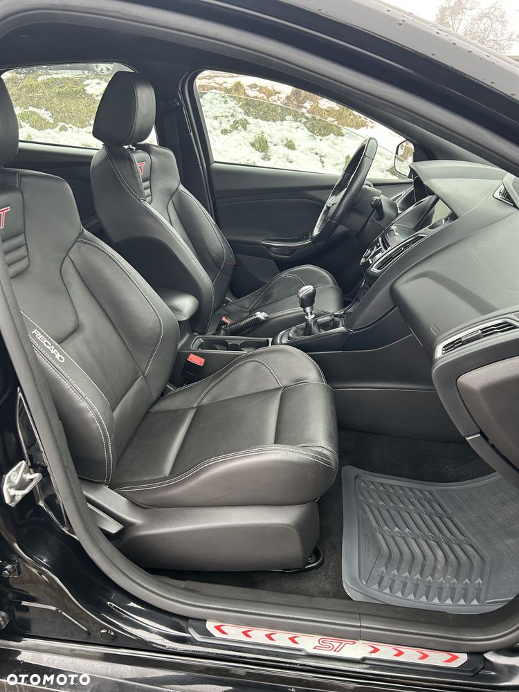 Ford Focus 2.0 EcoBoost ST - 25