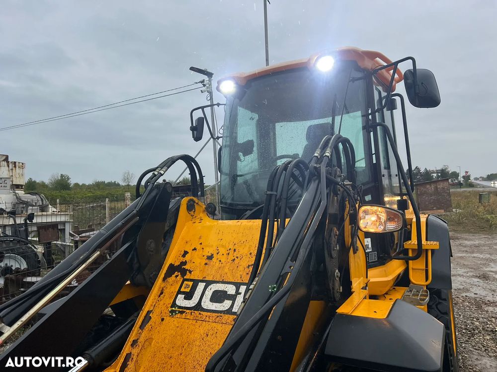 JCB - 4
