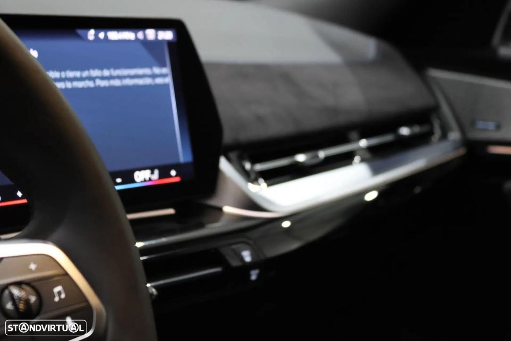 BMW iX2 eDrive20 Pack Desportivo M - 9
