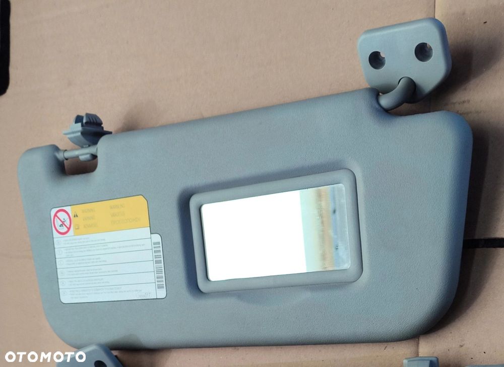 .Colt VI daszek słoneczny PRAWY Mitsubishi. - 1