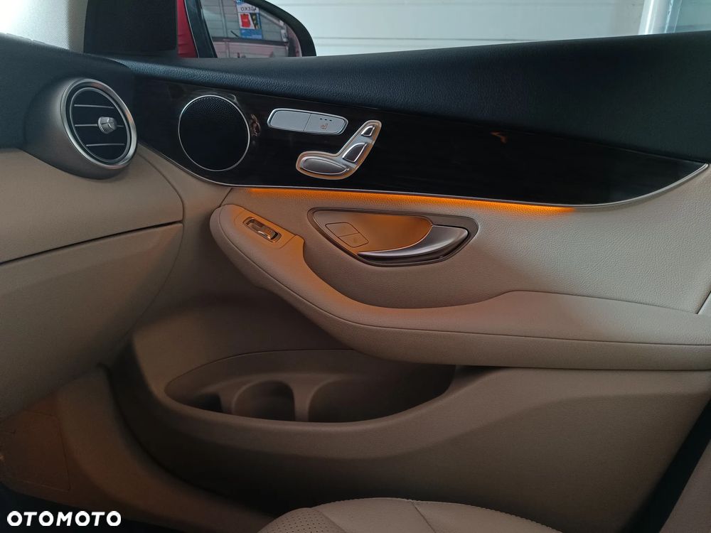 Mercedes-Benz GLC - 32