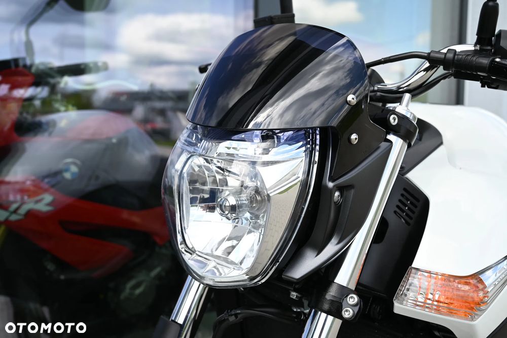 Suzuki GSR - 6