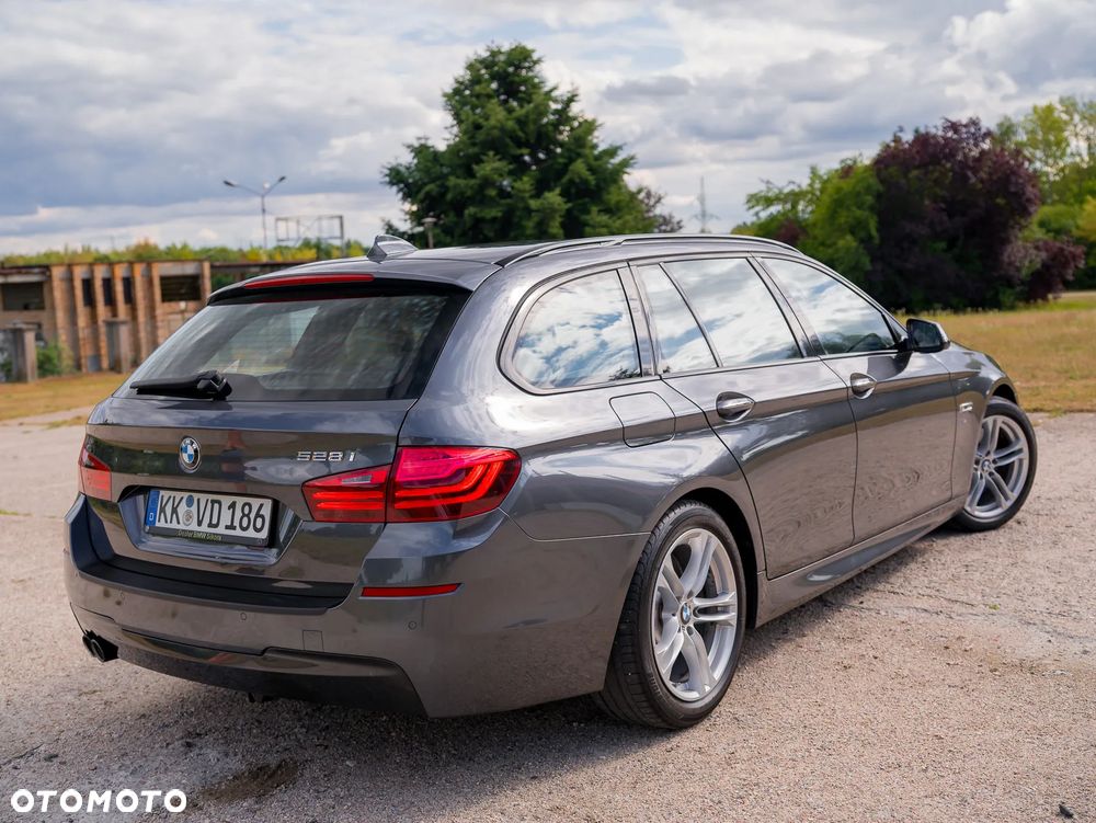 BMW Seria 5 528i Sport-Aut - 18