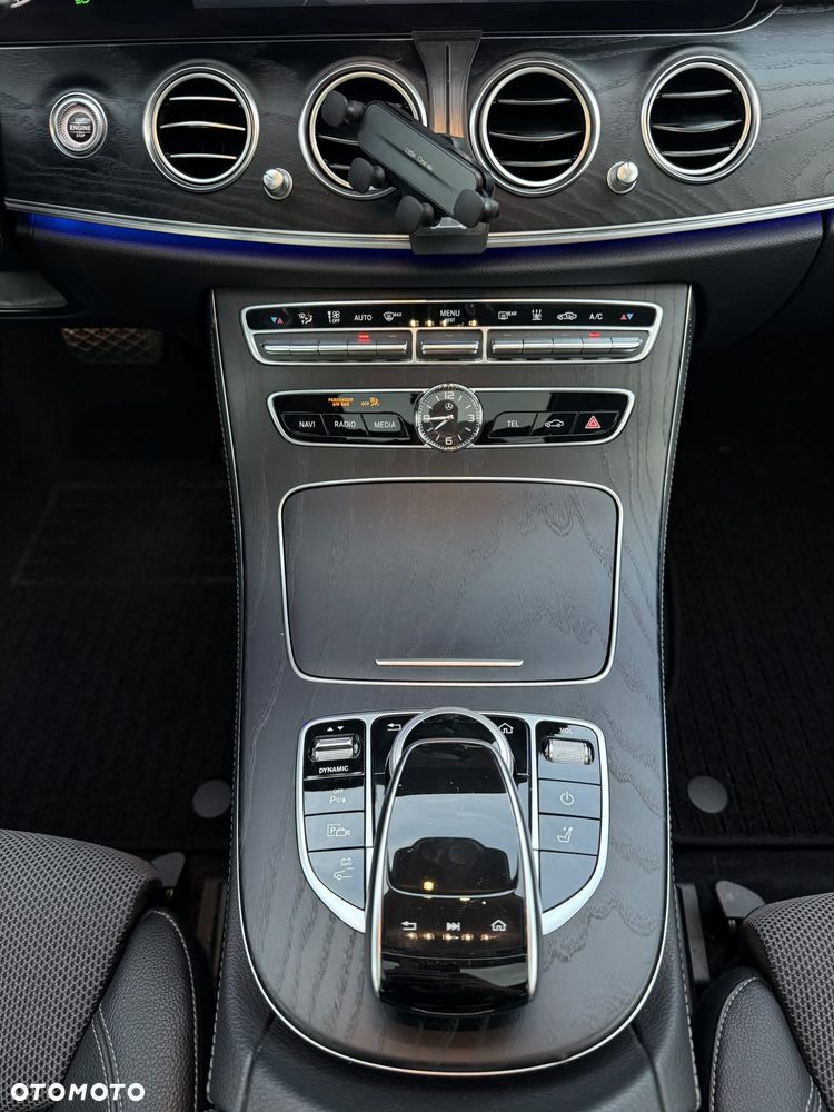Mercedes-Benz Klasa E 300 de AMG - 24