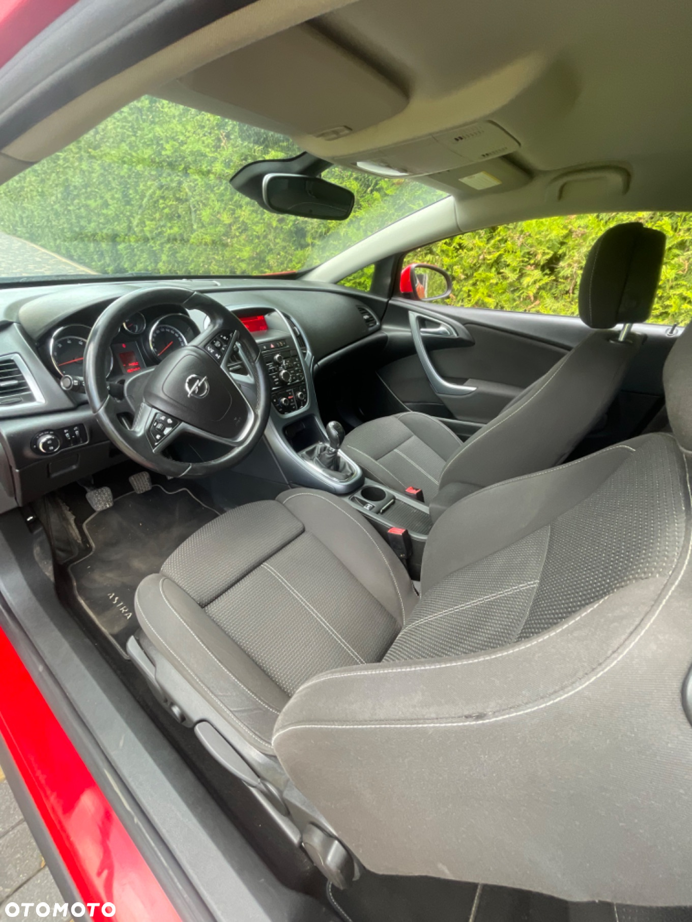 Opel Astra GTC 1.6 Turbo Sport - 27