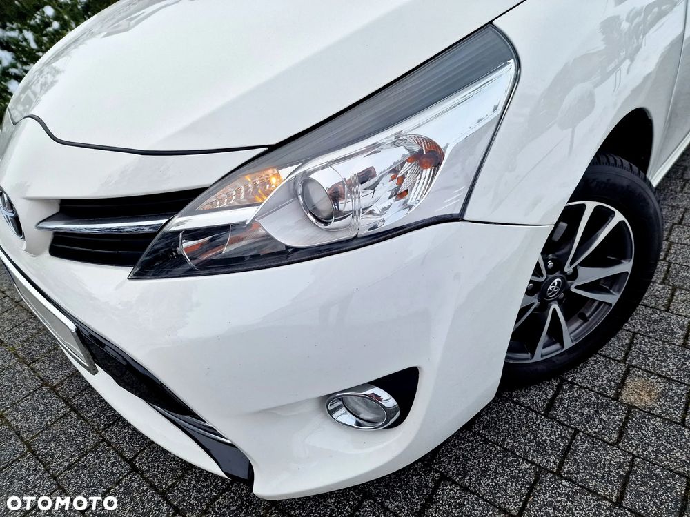 Toyota Verso 1.6 Premium - 28