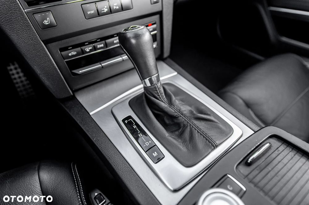 Mercedes-Benz Klasa E 350 CGI BlueEFFICIENCY 7G-TRONIC Avantgarde - 32