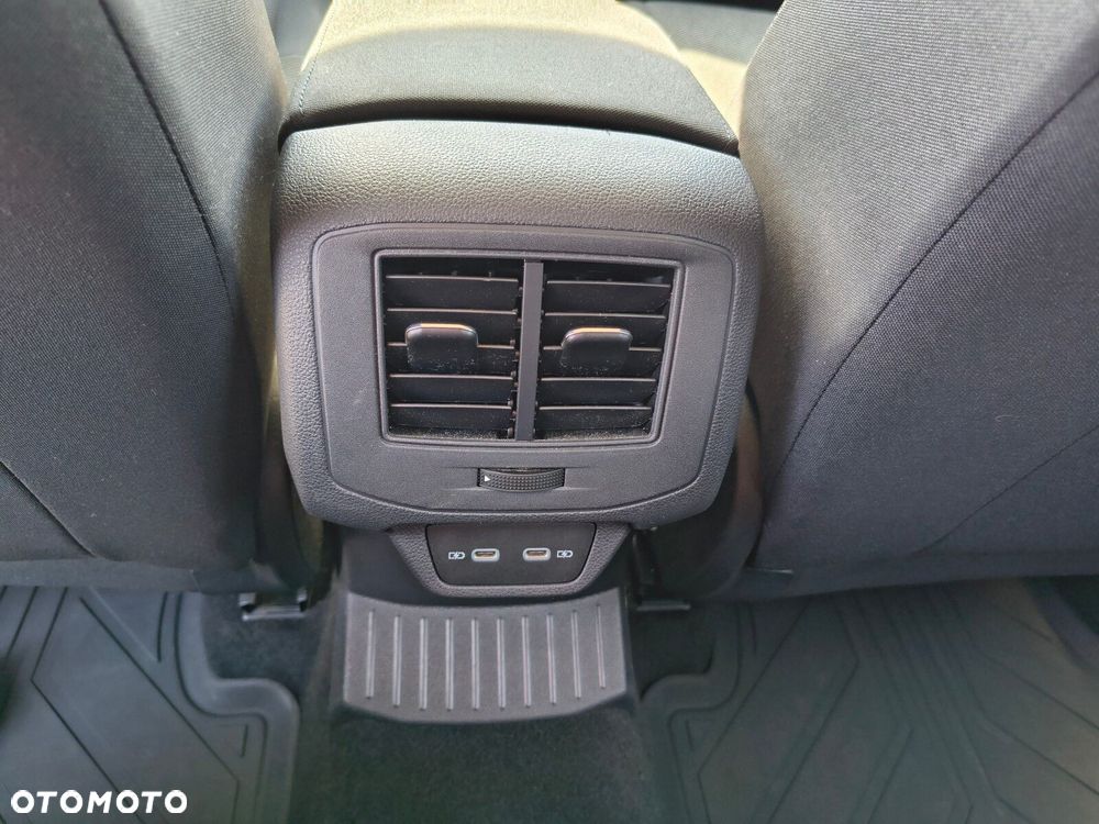 Volkswagen T-Roc - 12