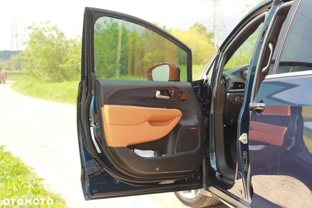 Chrysler Pacifica - 21