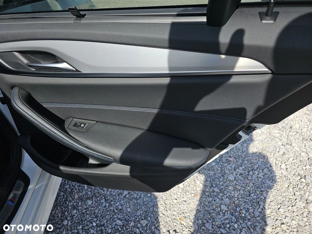 BMW Seria 5 520d xDrive - 23