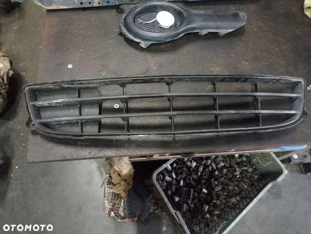 OPEL AGILA II B KRATKA ATRAPA ŚRODKOWA ZDERZAK PRZÓD - 1