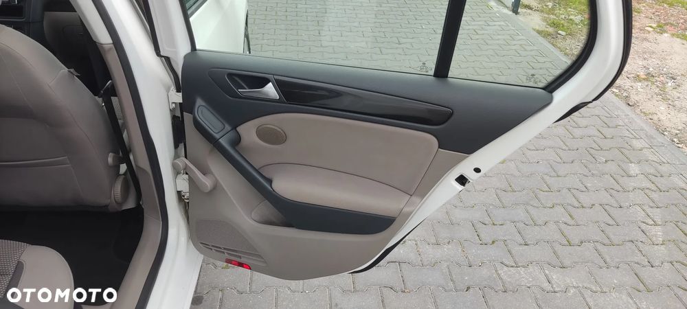 Volkswagen Golf 1.6 Comfortline - 22