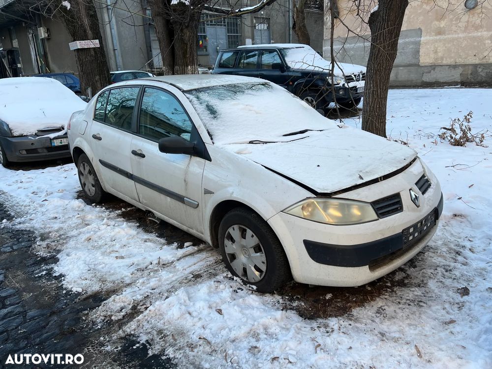 Dezmembrez Renault Megane II non facelift alb 1,5 dci 2005 - 2