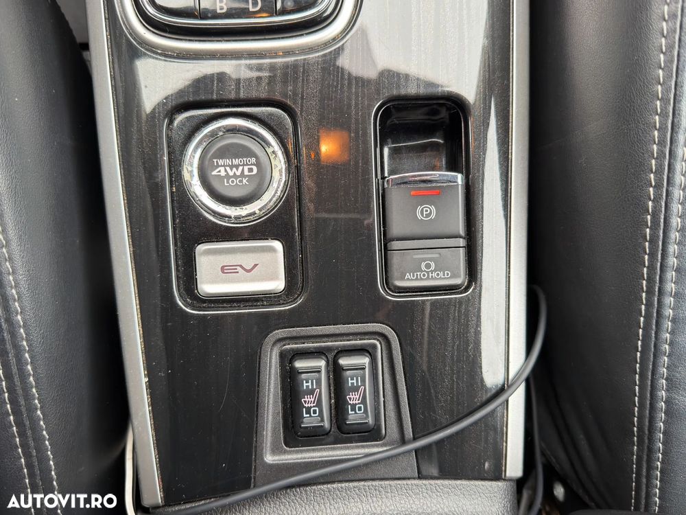 Mitsubishi Outlander - 23