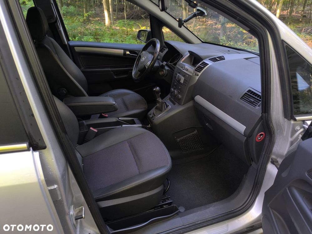 Opel Zafira - 10