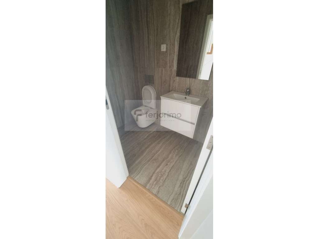 Andar moradia t2 novo, com suite, com moveis de cozinha, placa e fo... - Grande imagem: 5/15