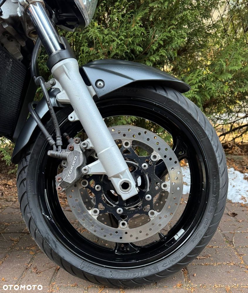 Suzuki GSR - 6