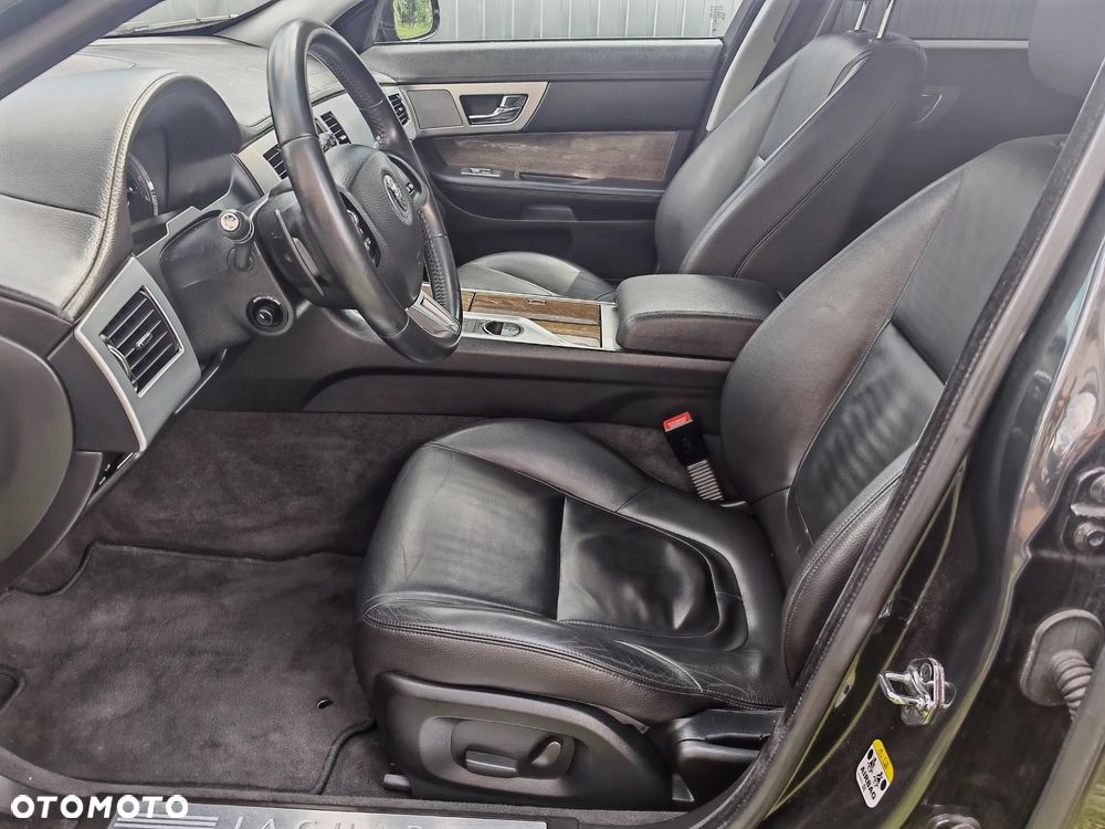 Jaguar XF 2.2 D Luxury - 9