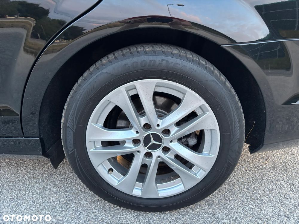 Mercedes-Benz Klasa C 200 CDI DPF Automatik BlueEFFICIENCY Special Edition - 26