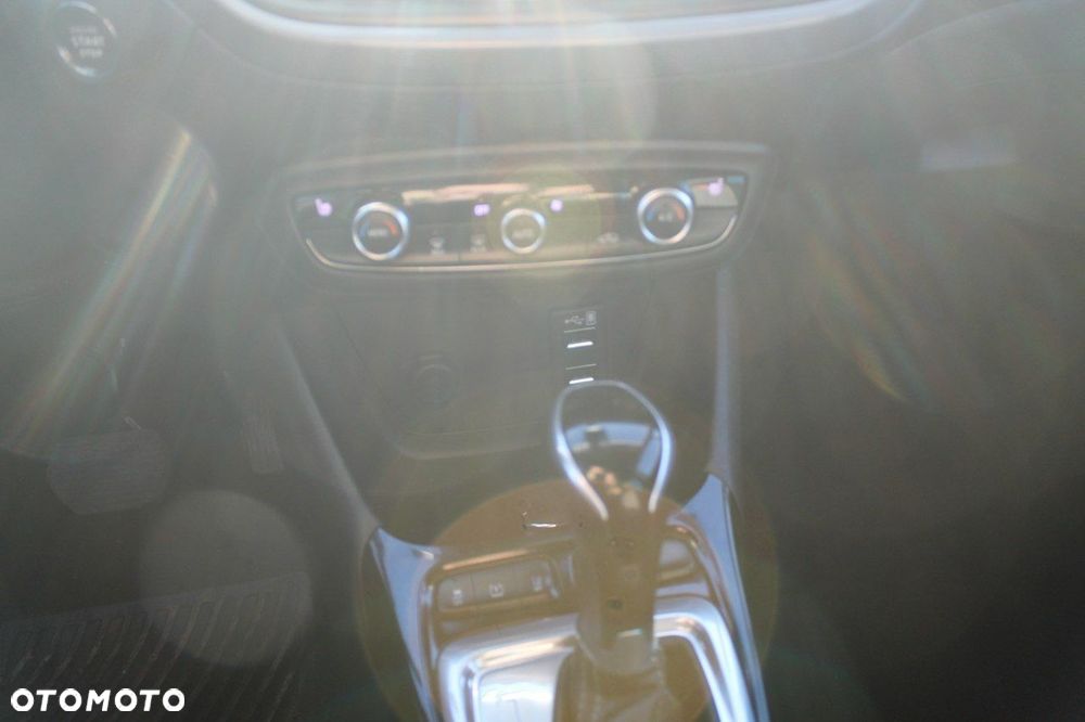 Opel Crossland X - 18