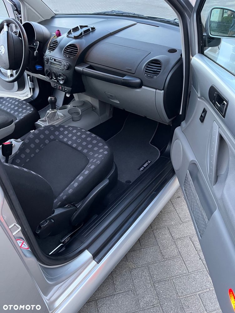 Volkswagen New Beetle 2.0 - 9