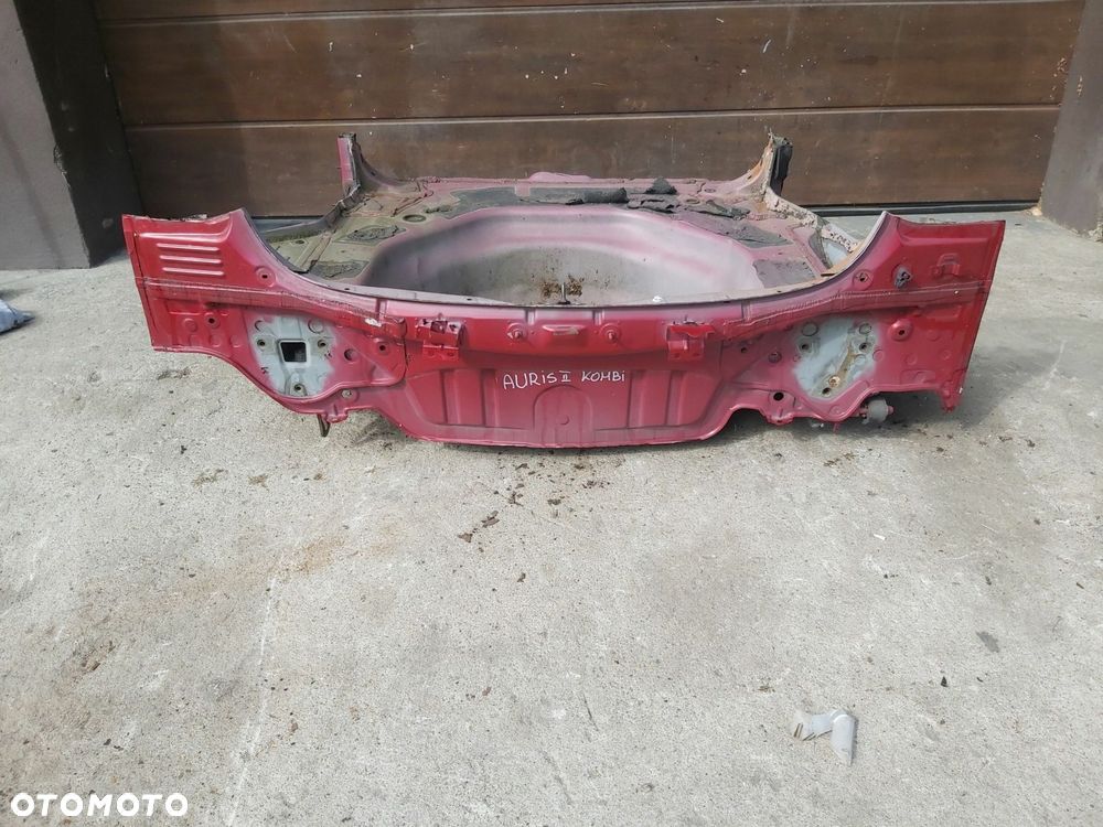 Toyota Auris II pas tył tylny wanna podłoga KOMBI 12 - 18r - 3