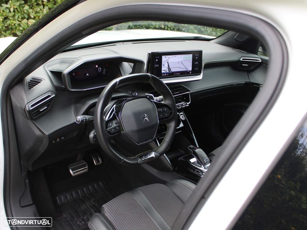 Peugeot 2008 1.2 PureTech GT EAT8 - 19