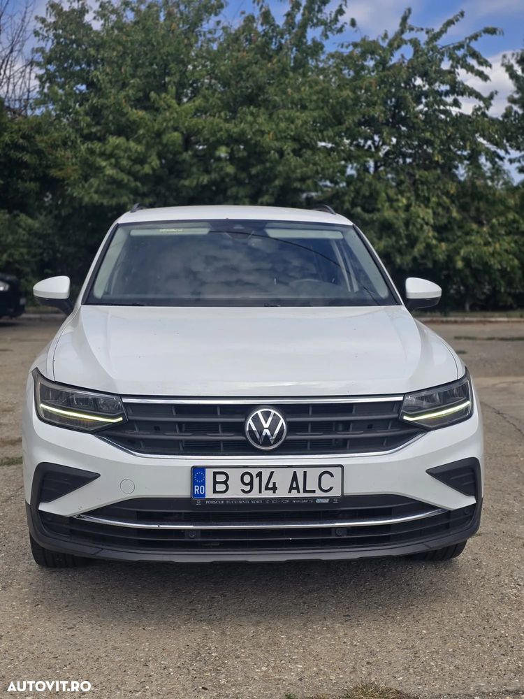 Volkswagen Tiguan - 1