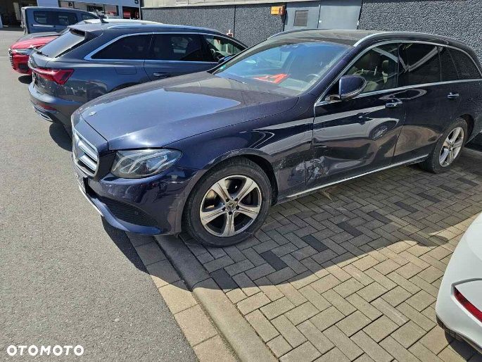Mercedes-Benz Klasa E 220 d 4Matic 9G-TRONIC Avantgarde - 3