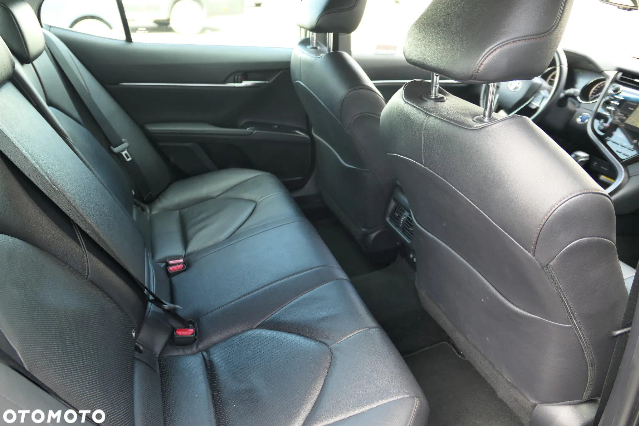 Toyota Camry - 16