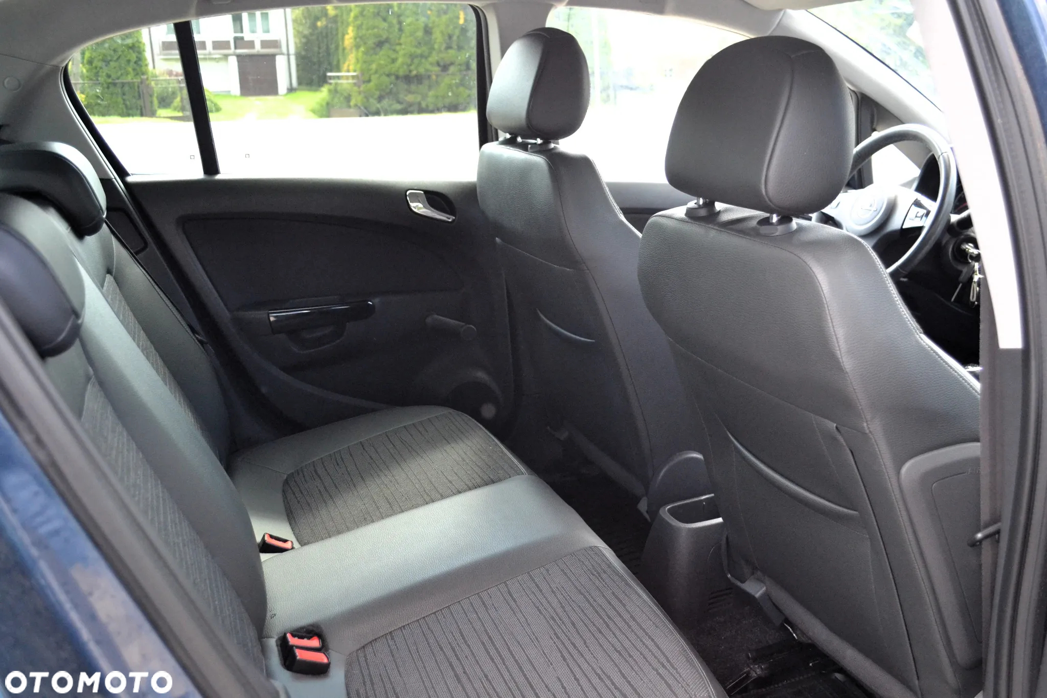 Opel Corsa 1.2 16V Essentia - 10